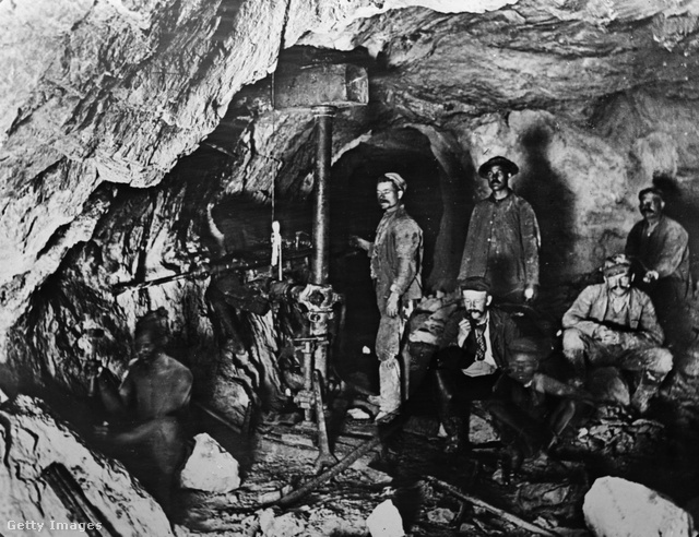 Dél-afrikai aranybányászok 1900-ban