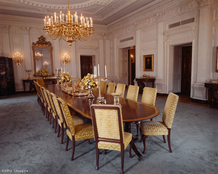 A Fehér Ház állami ebédlőjének belső nézete 1961-ben