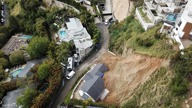 A kaliforniai Los Angeles városának külterületében, Hollywood Hillsben rövid idő alatt két nagy földcsuszamlás volt
