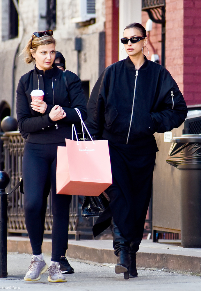 Irina Shayk egy barátjával vásárolgatott New Yorkban, amikor lefotózták őket
