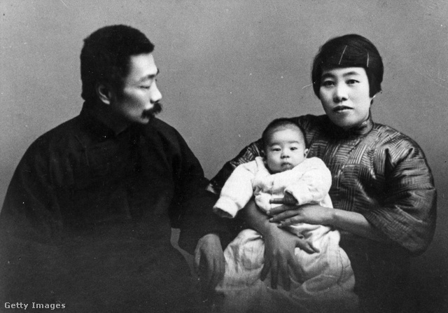 Lu Hszün, Kína egyik legnagyobb költője családja körében