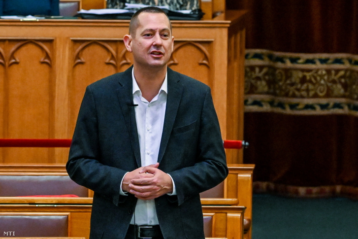 Molnár Zsolt, az MSZP képviselője az Országgyűlés plenáris ülésén 2024. március 19-én