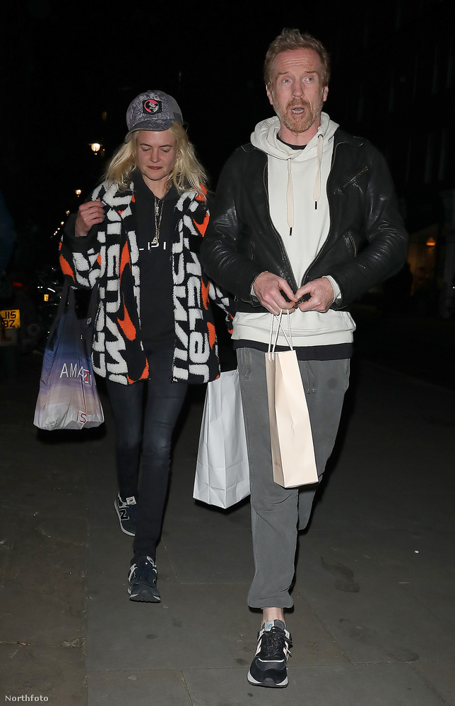 Damian Lewis-t a Volt egyszer egy...Hollywood sztárját és zenész párját, Alison Mosshartot Londonban kapták lencsevégre