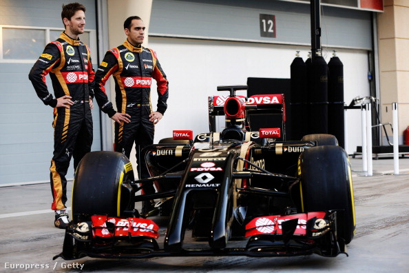 A Lotus E22 Grosjeannal és Maldonadóval