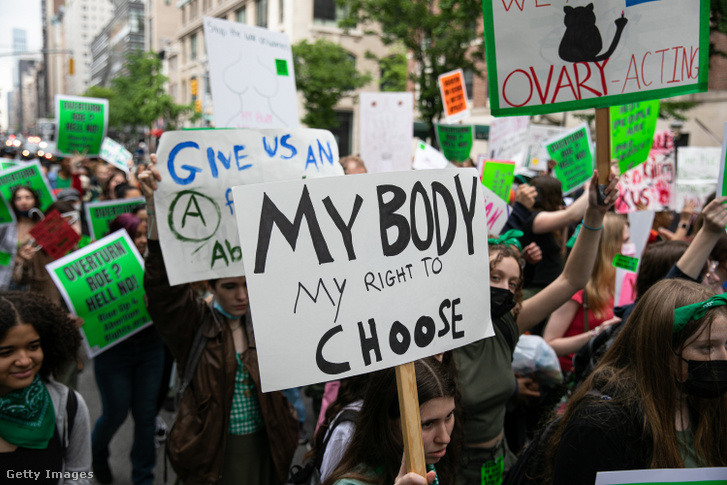 Pro-choice tüntetés a Union Square-en, New Yorkban, 2022. május 19-én