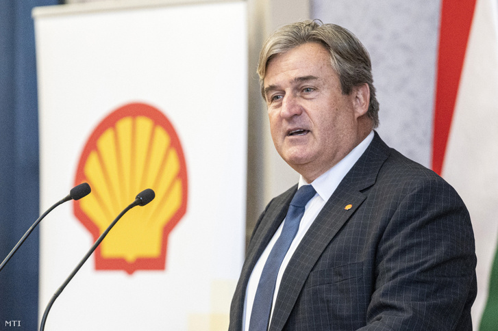 Kapitány István a Shell International Petroleum alelnöke beszédet mond a Shell-lel kötött kereskedelmi megállapodás bejelentésén a Külgazdasági és Külügyminisztériumban 2020. szeptember 4-én