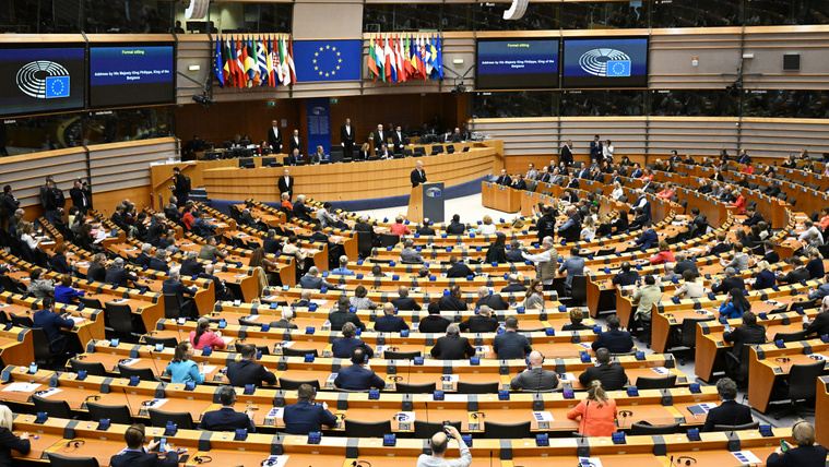 Megvalósult Orbán Viktorék rémálma, teljes a káosz Brüsszelben