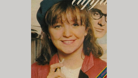 Felismered a mosolygós kislányt a címlapról? Híres, magyar énekesnő lett belőle