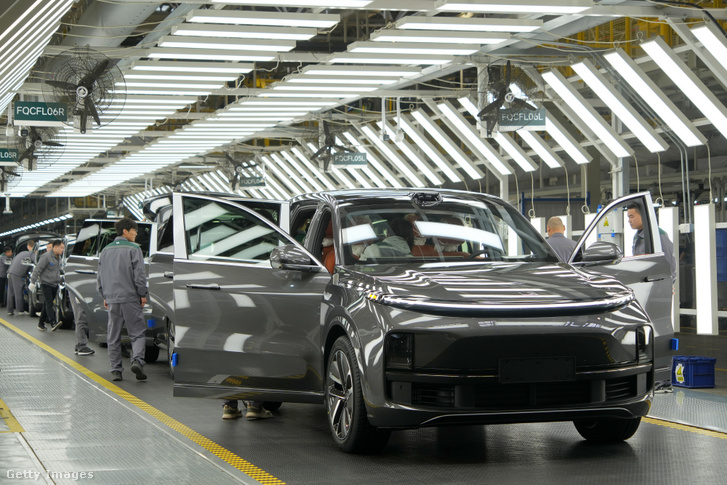 Elektromosautó-összeszerelő gyártósor a Li Auto Manufacturing üzemben Changzhou Jiangsu tartományban, Kínában, 2024. március 27-én