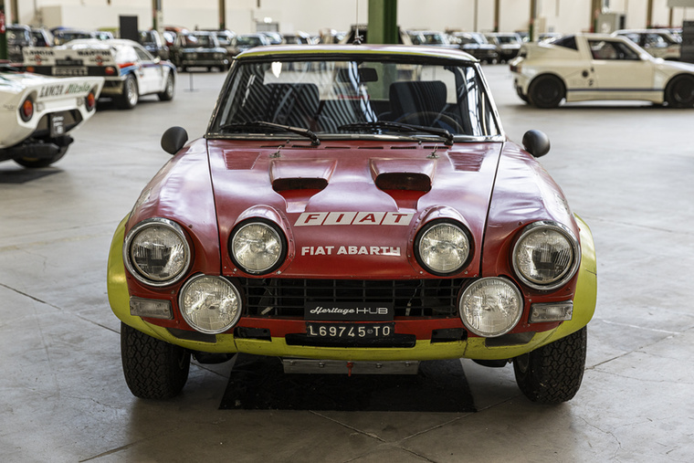 Ez pedig már a Group 4-re tervezett Abarth 124 Rally
