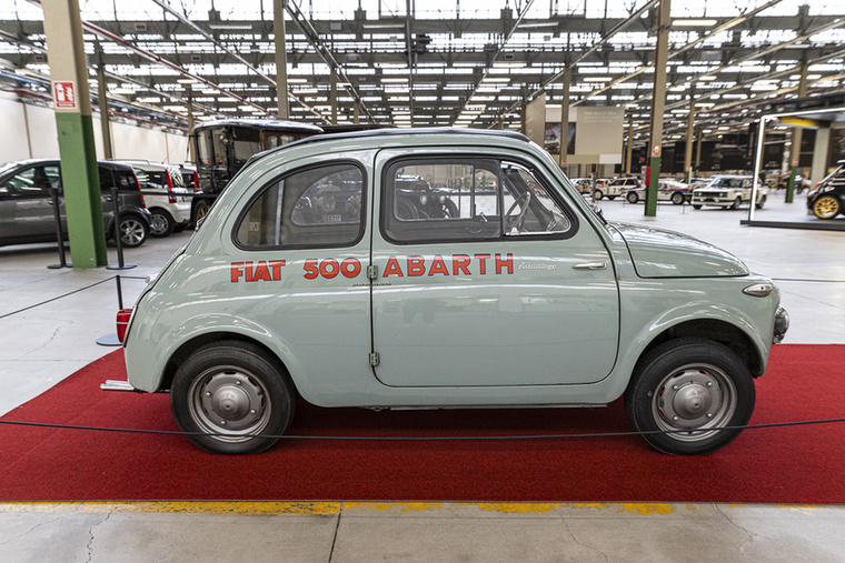 Viszont nem az előző, hanem ez volt az első Abarth tuningolt Fiat 500