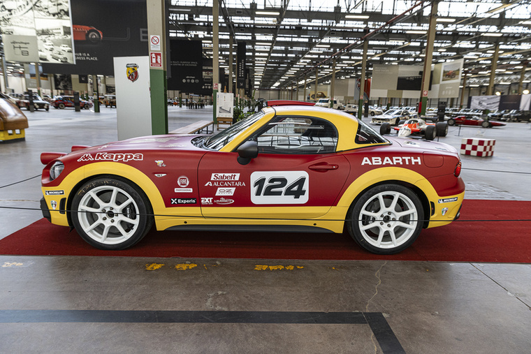 Az Abarth 2016-ban merített egy nagyot a múltjából és a Genfi Autószalonon bemutatták az új Abarth 124 Rallyt, amivel el is indultak az Olaszország-Szardínia Rallyn