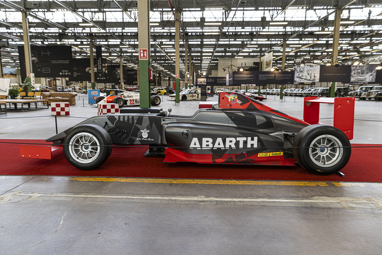 Az Abarth 2014-ben ismét alkotott egy "tanulóautót", ami az Abarth Formula 4 nevet kapta