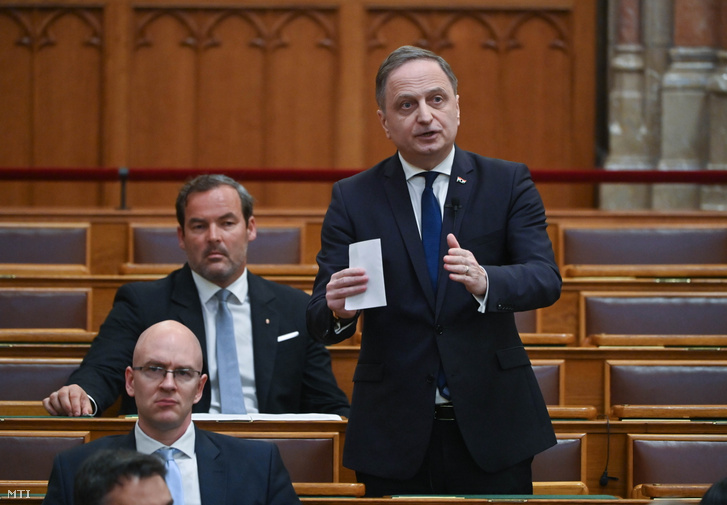 Brenner Koloman, a Jobbik frakcióvezető-helyettese napirend előtt felszólal az Országgyűlés plenáris ülésén 2024. április 15-én