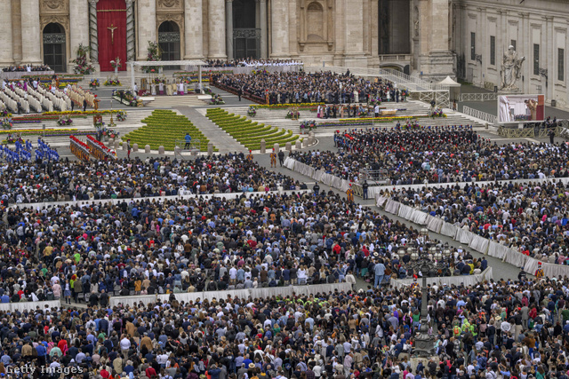 A gyanús férfi Ferenc pápa audienciáján, a Szent Péter téren próbált elvegyülni a tömegben