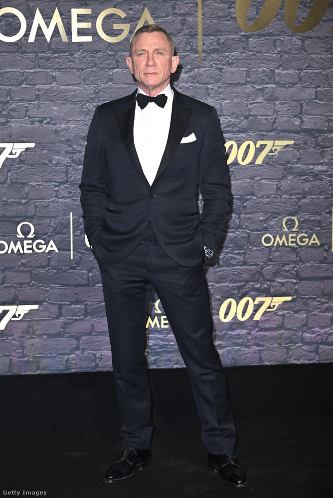 Daniel CraigA színész A Quantum csendje című James Bond-film előtt kötött külön biztosítást végtagjaira és a testére összesen 9,5 millió dollár, vagyis 3,5 milliárd forint értékben, mivel sok veszélyes jelenetet kaszkadőrök nélkül forgatott.