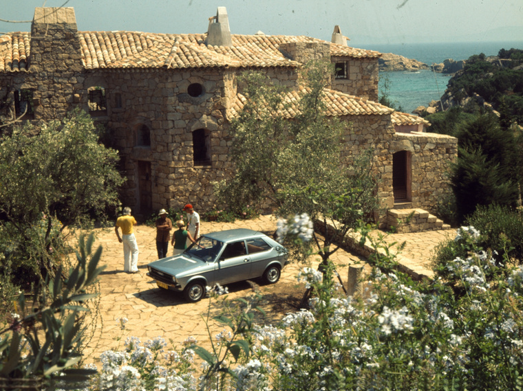 A nemzetközi bemutatója 1974 nyarán Szardinia szigetén volt.