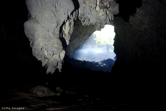 A barlang egyes járatainak magassága több mint 200 méter