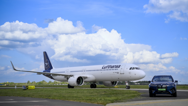 A Lufthansa légitársaság 215 üléses Airbus A321neo típusú repülőgépe érkezik a Debrecen Nemzetközi Repülőtérre 2024. április 19-én.