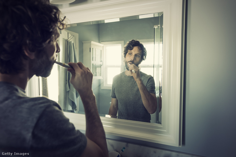 Elég napi kétszer megmosni a fogunkat, ha elég alaposak vagyunk. (Fotó: Superb Images / Getty Images Hungary)