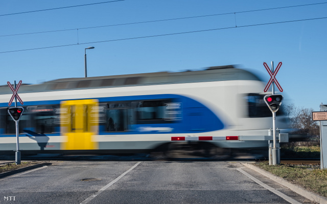 A közlekedési rend változása miatt Balatonfüredre már csak vonattal lehet eljutni májustól