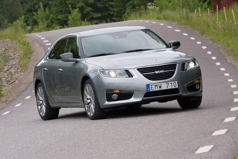 Saab 9-5 – Szomorú vég
                        
                        Sajnos a Saab Automotive ma már nem létezik, a 2009-ben bemutatott 9-5 a gyártó utolsó modellje