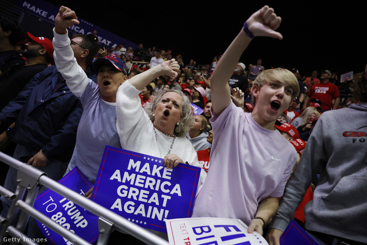 Donald Trumpot támogatók a volt amerikai elnök egyik kampánygyűlésén