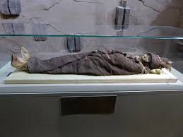 Az első nadrág, ami épen maradt, a csercseni múmián volt
