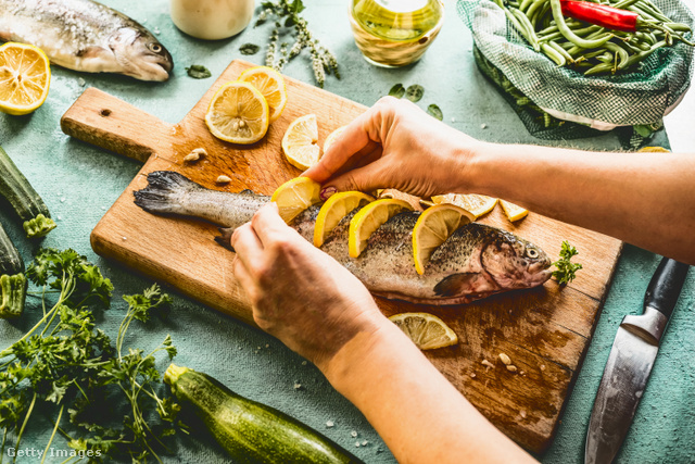Ha már egészséges húsokról van szó: halat minimum heti legalább egyszer kéne ennünk