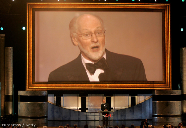 Itt Williams egy AFI díjat vesz át, és még a csokornyakkendője is ferde