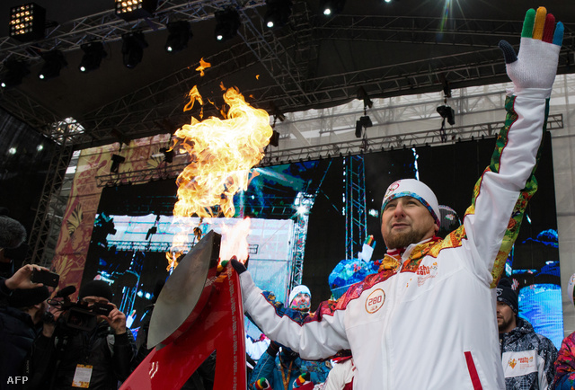 Ramzan Kadirov az olimpiai lángot is vitte egy darabon Szocsiban