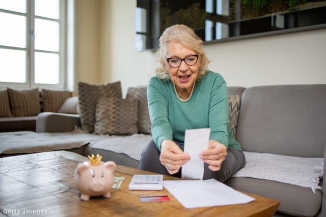 Tízezreket spórolhatnak a nyugdíjasok az ingyenes bankszámlával