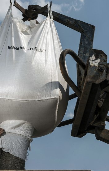 Ipari hulladék az ukrán műtrágya, eladhatják földjeiket a magyar termelők