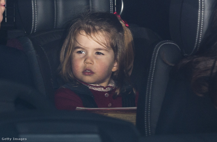 A hercegnőt még ugyanebben az évben, december 20-án fotózták le egy autóban, amint a szüleivel a családi karácsonyi vacsorára tartott a Buckingham palotába.