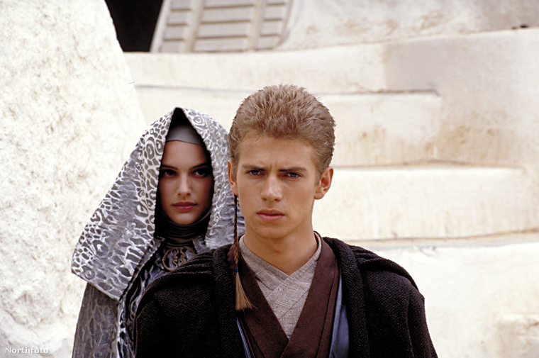 Hayden Christensen – Anakin SkywalkerA 2002-ben megjelent A Klónok háborújában, 21 évesen vette át Anakin Skywalker szerepét Jake Lloydtól, de nem ez volt az első szerepe