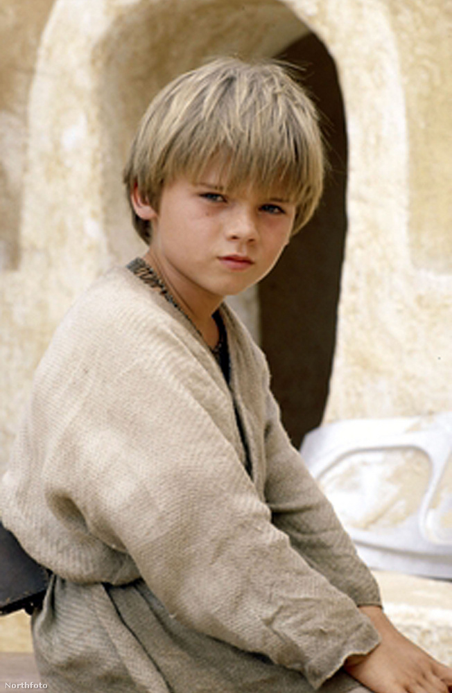 Jake Lloyd – Anakin SkywalkerA színész karrierje már nagyon korán, 1996-ban beindult, amikor szerepet kapott Jimmy Sweetként tengerentúlon népszerű ER című sorozatban, amikor még csak 6 éves volt