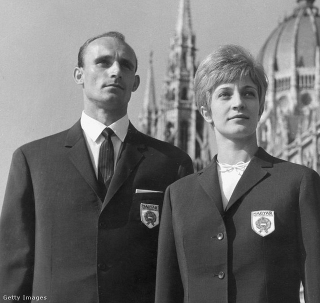 Az 1964-es olimpián a magyar csapat ebben a szocialista erkölcsű formaruhában jelent meg