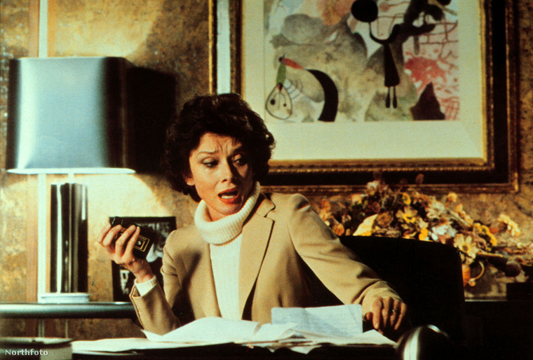 Vérvonal (1979)Ebben a thrillerben Hepburn egy Elizabeth Roffe nevű nőt, a nemzetközi hírű svájci gyógyszergyártó vállalat tulajdonosának és vezérigazgatójának, Sam Roffe-nak az egyik lányát alakítja