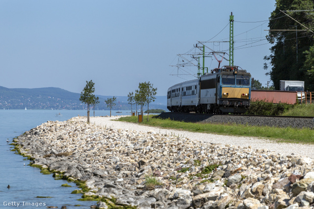 A Balaton déli és az északi partján is élénkebb lesz a vasúti forgalom