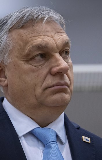 A KSH is lefelé néz a horror adatok miatt, mindenkit szétperel Orbán Viktor