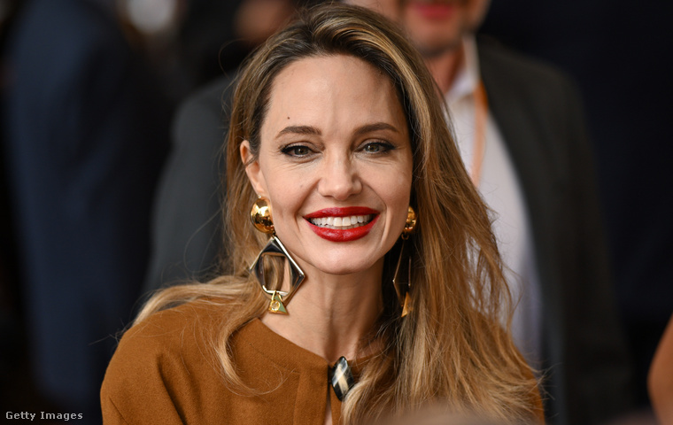 Angelina JolieAngelina Jolie kaviárral kezelte a szülés után hátramaradt striáit