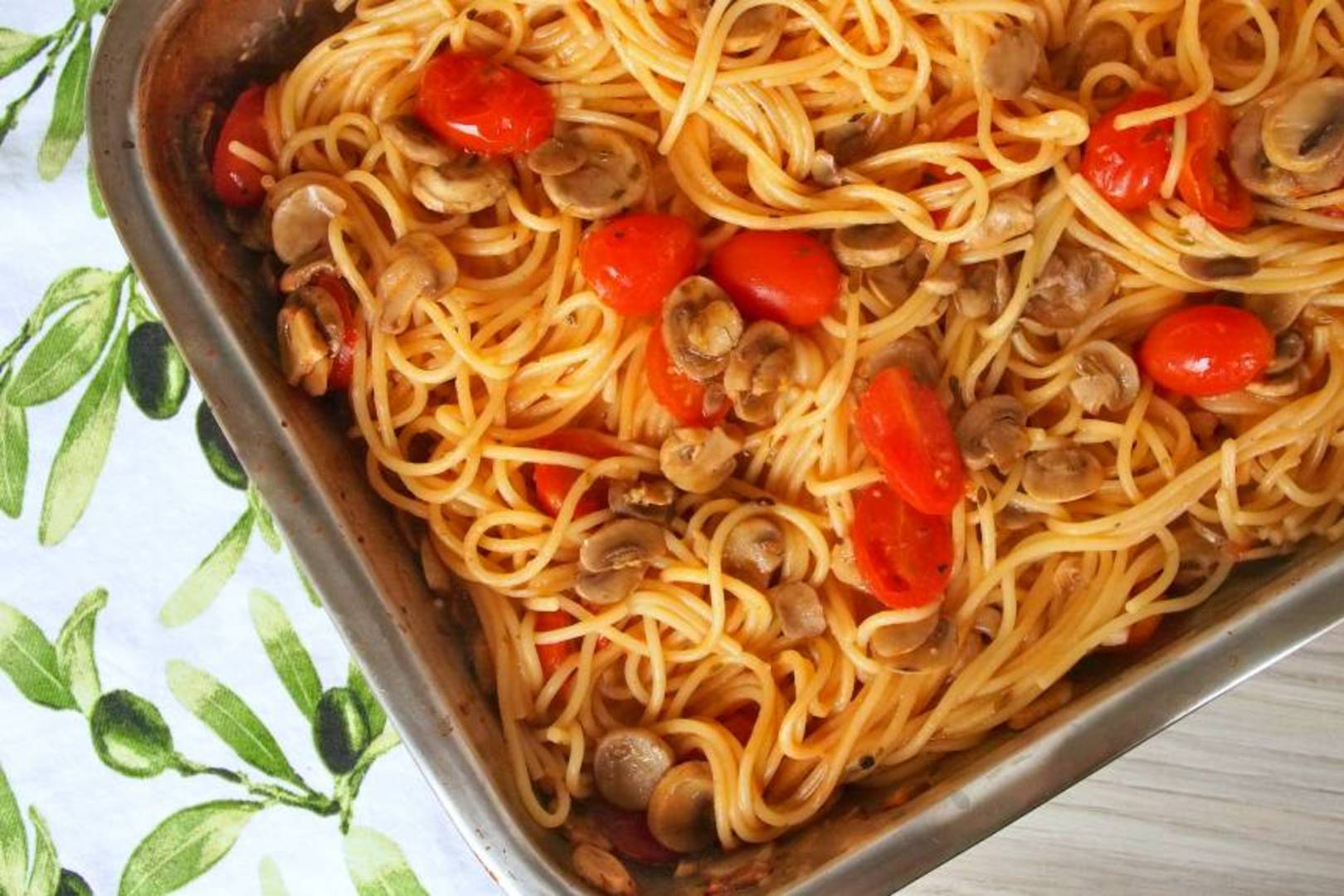 Sütőben sült spagetti.