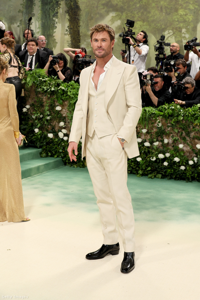 Chirs Hemsworth – Mellpumpa-mosogatóA Marvel-filmek sztárja élete első munkáját egy patikában kapta