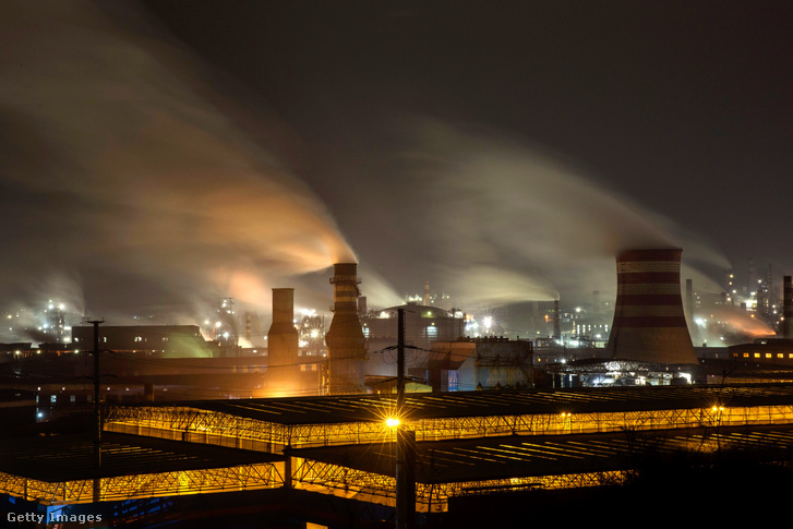 Helyi acélgyár és az azt kiszolgáló hőerőmű 2015-ben Kínában, Hopej tartományban – komolyan el akarják érni a Párizsban kitűzött célokat