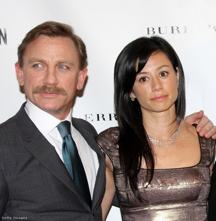 Satsuki Mitchell és Daniel CraigA Tegnap éjjel és A fiók producere évekig Daniel Craiggel randizott, ám a színésznő nem tudta feldolgozni, hogy a legutóbbi James Bond lecserélte őt Rachel Weiszre