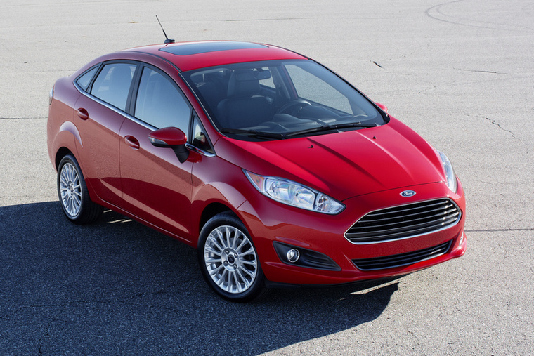 Ford Fiesta Sedan (2010-2017) - Tegye fel a kezét, akit meglep, hogy Kína mellett az USA-ban volt igény a változatlan tengelytáv mellett közel 50 centivel hosszabb Fiestára!