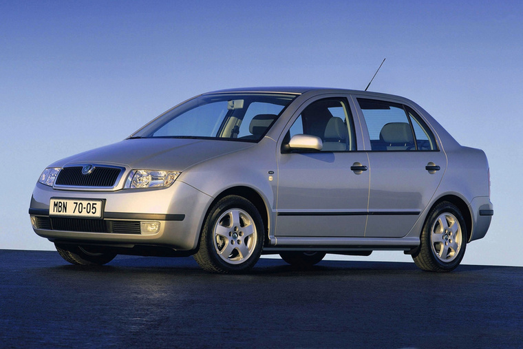 Skoda Fabia (2000-2007) - Az ezredfordulón már elsősorban a kelet-európai vevők kedvéért készült szedán a Fabiából, ha már a négyajtós Favorit prototípus maradt.