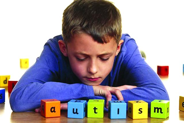 Az autizmus tünetei gyermekkorban is megjelennek