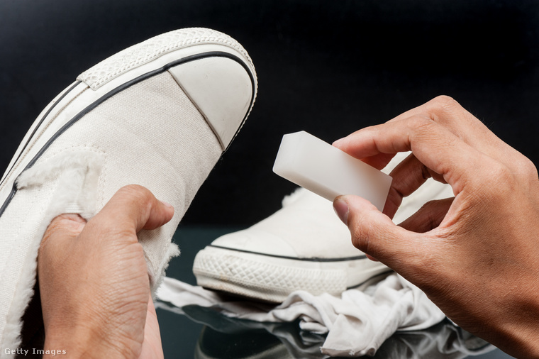 Előkészítés a mosáshoz&nbsp;Mielőtt a cipőket a mosógépbe helyeznénk, távolítsuk el a nagyobb szennyeződéseket egy nedves ronggyal vagy cipőkefével