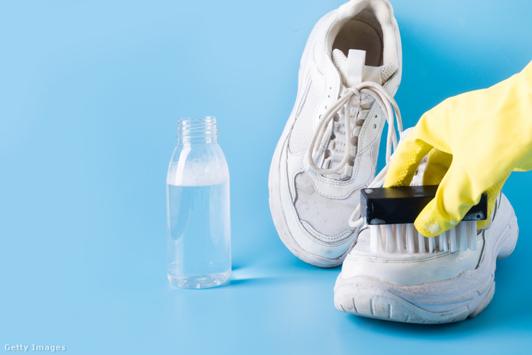 Hogyan védjük a cipőket a mosás során?&nbsp;A lábbelik védelme érdekében használjunk mosózsákot vagy egy régi párnahuzatot